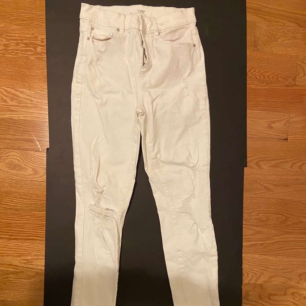 White skinny jeans slightly ripped